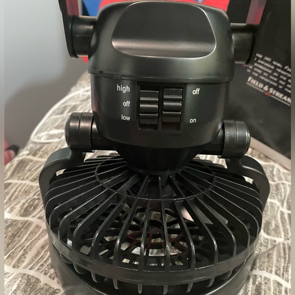 Tent fam and light built in never used - Picture 4 of 6